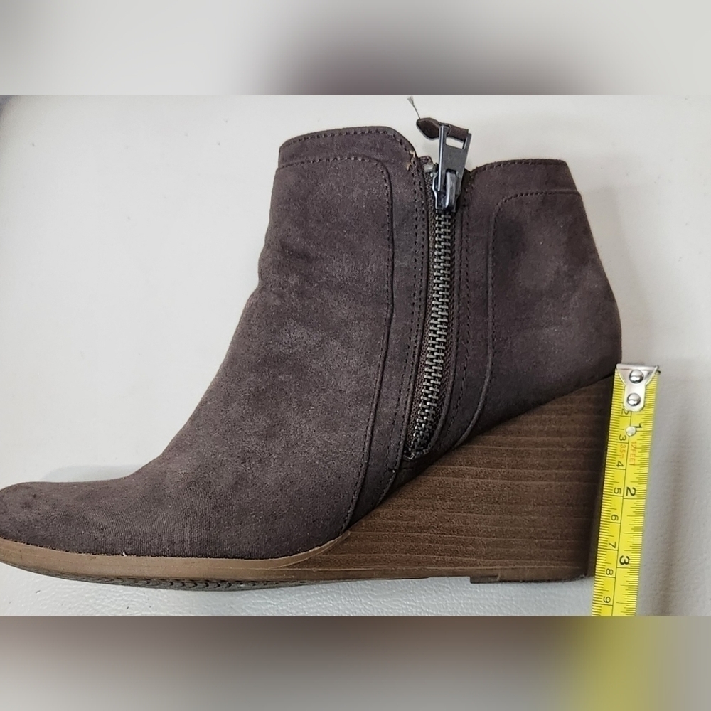 time and Tru Suede WedgeBootie Size 8 - Picture 5 of 6